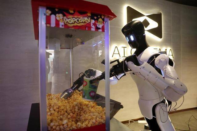 上海首家AI机器人“入职”的电影院来了你会去体验吗?(图3) 上海首家AI机器人“入职”的电影院来了你会去体验吗?(图3)