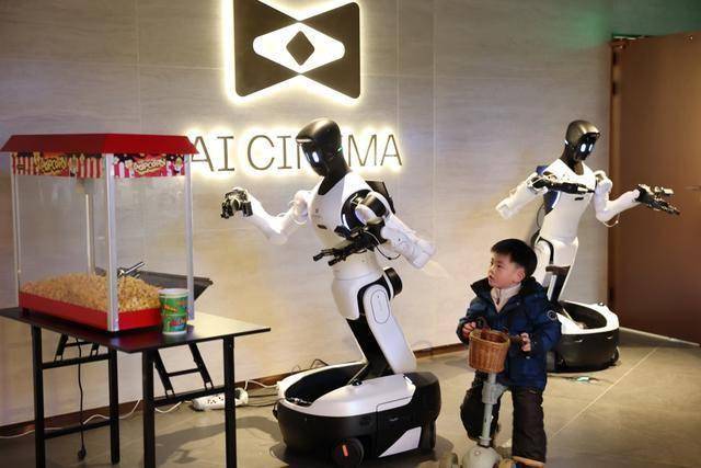 上海首家AI机器人“入职”的电影院来了你会去体验吗?(图5) 上海首家AI机器人“入职”的电影院来了你会去体验吗?(图5)
