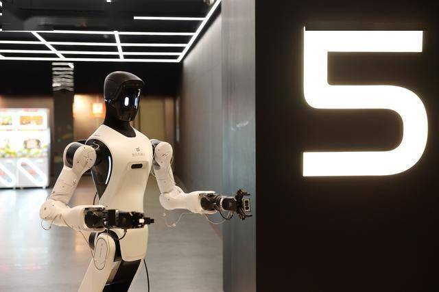 上海首家AI机器人“入职”的电影院来了你会去体验吗?(图7) 上海首家AI机器人“入职”的电影院来了你会去体验吗?(图7)