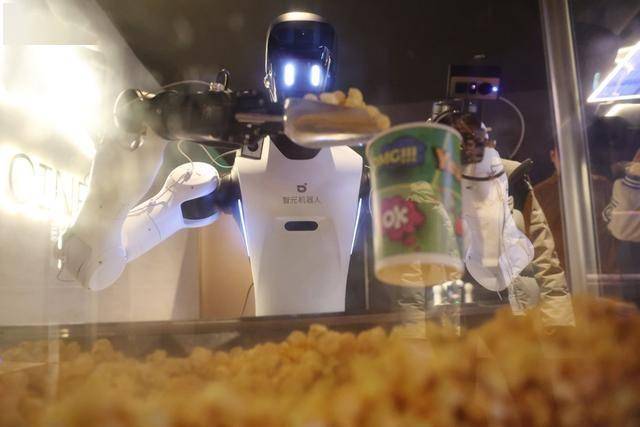 上海首家AI机器人“入职”的电影院来了你会去体验吗?(图12) 上海首家AI机器人“入职”的电影院来了你会去体验吗?(图12)